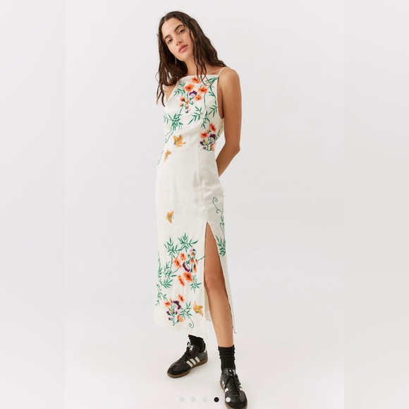 Urban Outfitters Dresses & Skirts - NWT UO Phoenix Embroidered MIDI Dress XS